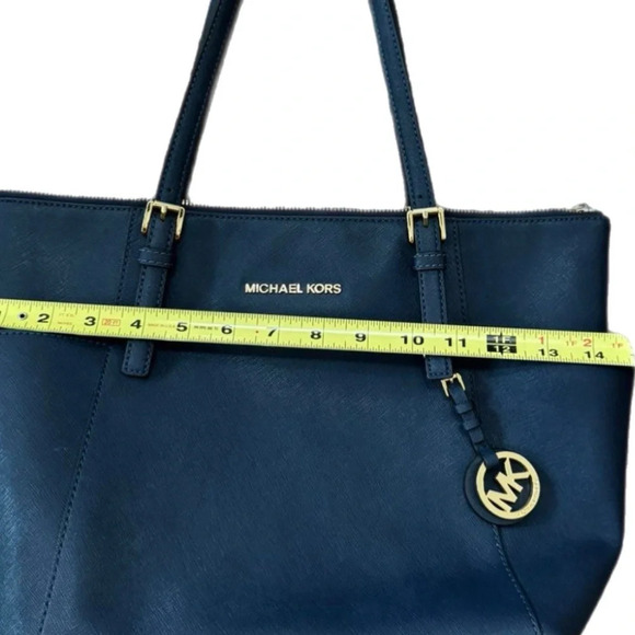 MICHAEL Michael Kors Large Leather Bag.  Jet Set Bag includes matching wallet - Picture 9 of 12